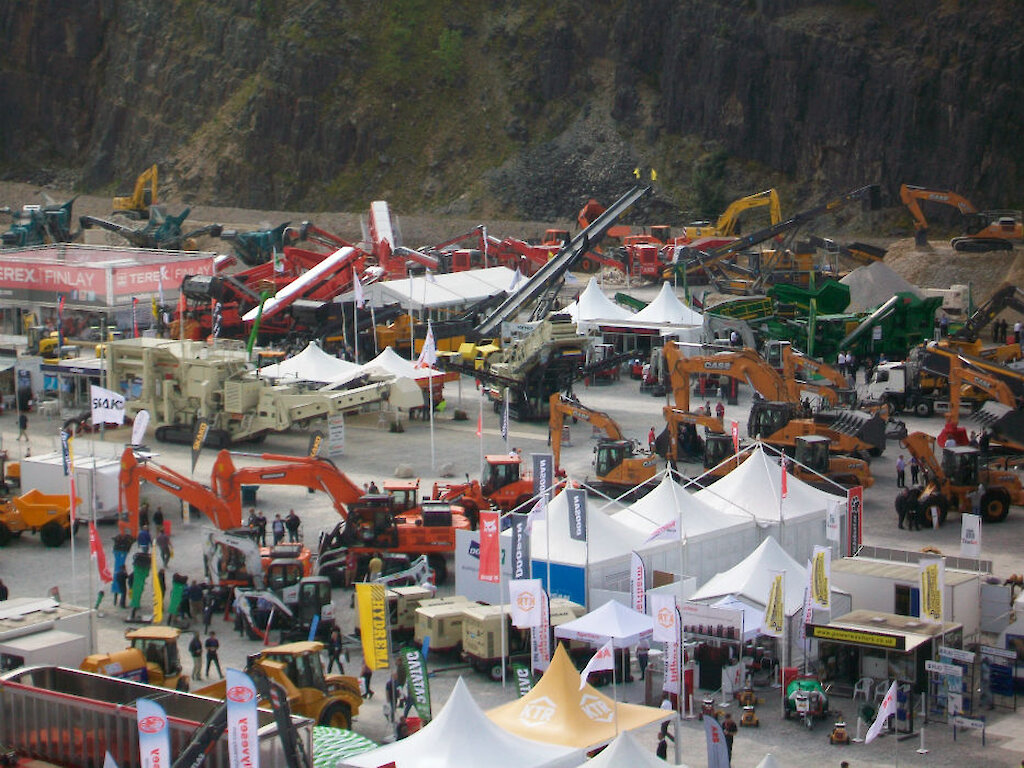 Centre of picture - The Metso LT125 (hydraulic Split version)
