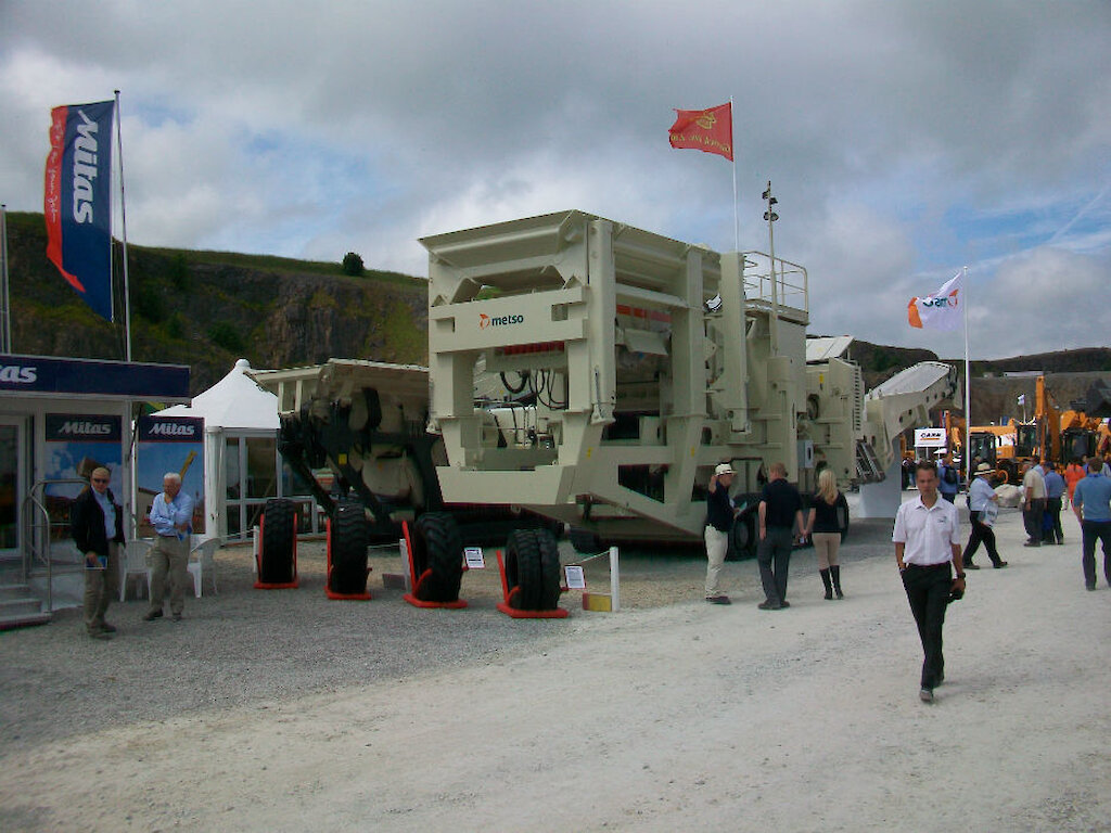 Rear view of Metso LT125